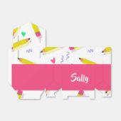 Gele potloden en schubbels op wit bedankdoosjes (Uitgevouwen)