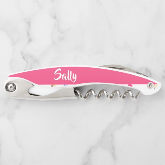 Gele potloden en schubbels op wit kurkentrekker (Voorkant)