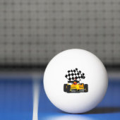 Gele rasauto met gecheckte vlag pingpongballen (Net)