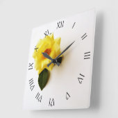 Gele roze op White Black Script Roman wc Vierkante Klok (Hoek)