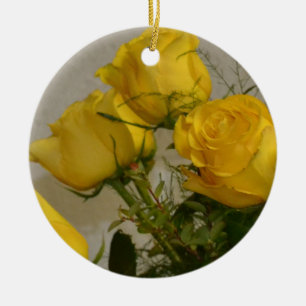 Gele rozen keramisch ornament