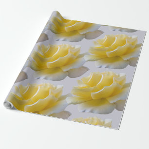 Gele rozenbladen cadeaupapier
