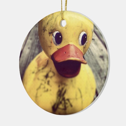 Gele Rubber Ducky bedekt met vuil! Keramisch Ornament (Links)
