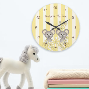 Gele schattige babykoala-twin kinderkamer / slaapk grote klok