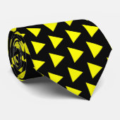 Gele spelpijlen - zwart stropdas (Opgerold)