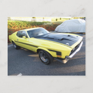 Gele sportauto briefkaart