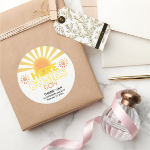 Gele strepen hier komt het Son Baby shower Ronde Sticker