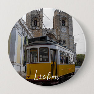 Gele tram op de kathedraal van Lissabon in Portuga Ronde Button 4,0 Cm