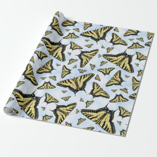Gele Vlinders Op Blauw Lucht Patroon Cadeaupapier