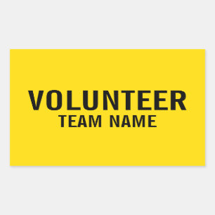 Gele vrijwilliger-badge met de naam van het team rechthoekige sticker