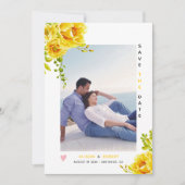 Gele waterverf bloemen, groene bladeren en foto's save the date (Voorkant)