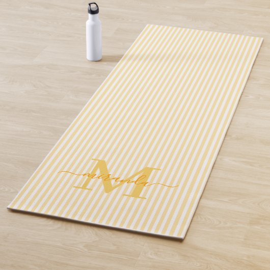 Gele & Witte Strepen Monogram Naam Yogamat (In situ)