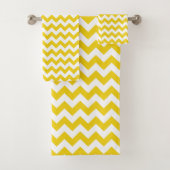 Gele zigzag, gele Chevron, geometrisch patroon Bad Handdoek (Insitu)