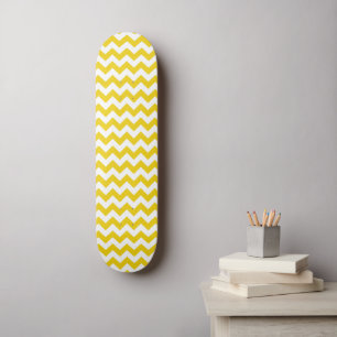 Gele zigzag, gele Chevron, geometrisch patroon Skateboard