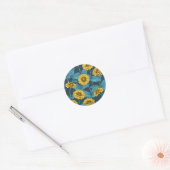 Gele Zinnias op donkerblauw Ronde Sticker (Envelop)
