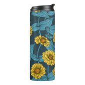 Gele Zinnias op donkerblauw Thermosbeker (Gedraaid links)