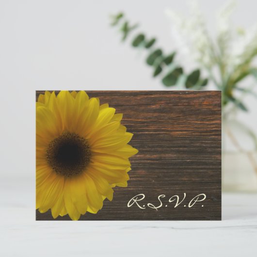 Gele zonnebloem en Barnwood Fall Wedding RSVP (Staand voorkant)