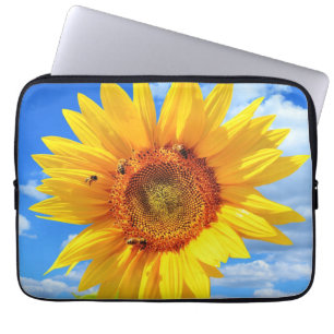 Gele zonnebloem en bijen op de blauwe hemel - zome laptop sleeve
