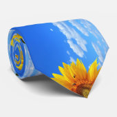Gele zonnebloem en bijen op de blauwe hemel - zome stropdas (Opgerold)
