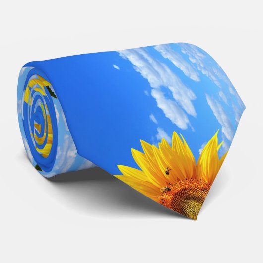 Gele zonnebloem en bijen op de blauwe hemel - zome stropdas (Opgerold)