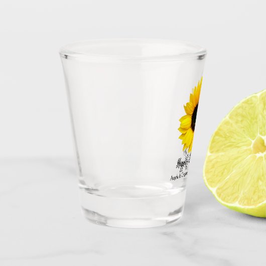 Gele zonnebloem gelukkig ooit na bruiloft shot glas (Links)