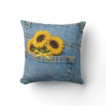 Gele zonnebloemen in blauwe jeanszak