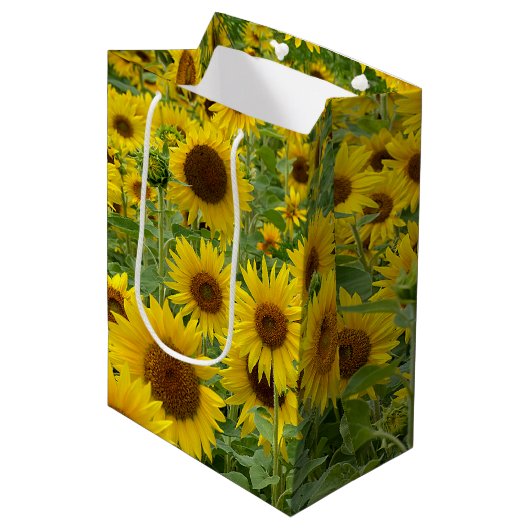 Gele zonnebloemen medium cadeauzakje (Voorkant Gekanteld)