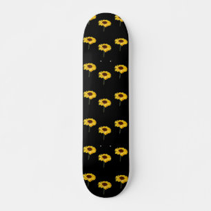 Gele zonnebloemen op zwart skateboard