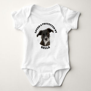 Geliefd & beschermd door Letter Print Pet Photo Romper