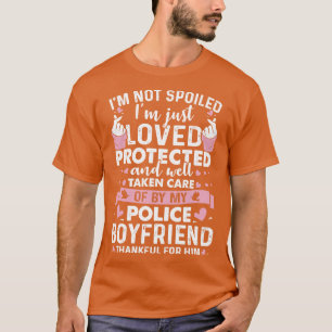 Geliefd beschermd door politie vriend trots politi t-shirt
