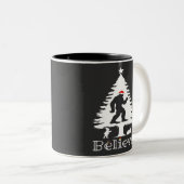 Geloof Bigfoot Cryptozoology Kerstboom Tweekleurige Koffiemok (Voorkant rechts)