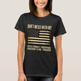 Geloof Familie Vuurwapens Binnenlandse Vlag Vriend T-shirt