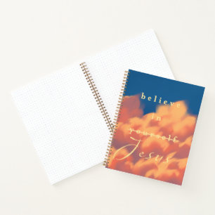 Geloof in Jezus met het Notitieboek van de wolkenk