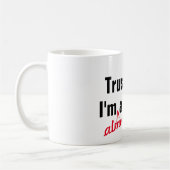 geloof me dat ik bijna dokter ben , grappig koffiemok (Links)