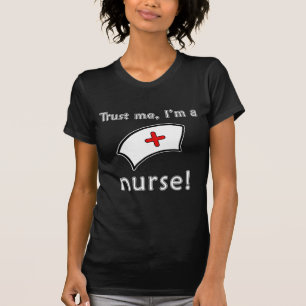 Geloof me, ik ben een verpleegster T shirten, Hood T-shirt