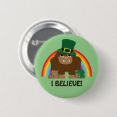Geloof me. Leprechaun Bigfoot Ronde Button 5,7 Cm (Voorkant /achterkant)