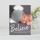 Geloof Script Baby's Eerste Kerst Mis Foto Feestdagenkaart (Staand voorkant)