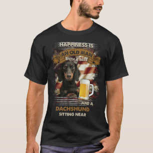 Geluk is een oud Man met een bier en een dacharon T-shirt