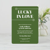 Gelukkig in Liefde Groene Vier Blad Moderne Bruilo Kaart (Staand voorkant)