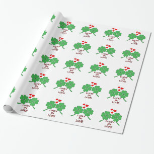 Gelukkig in Love Hearts Clover Cadeaupapier