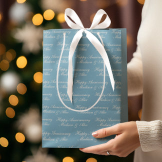 Gelukkig jubileum script met naam stoffig blauw medium cadeauzakje