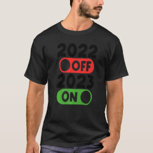 Gelukkig nieuwjaar 2023 op 2022 van het nieuwjaars t-shirt