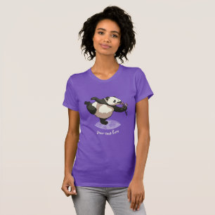 Gelukkig Panda Die Bloesem Bloemen Ruikt Met Tekst T-shirt