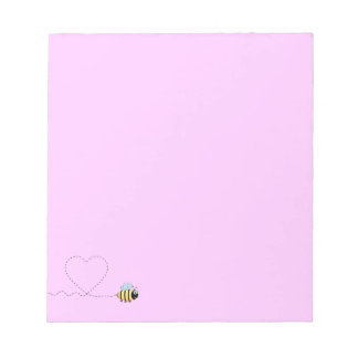 Gelukkig positieve bijen in de liefde cartoon roze notitieblok