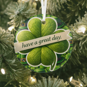 Gelukkig voor klaver Sint-Patrick'sdag hebben een Glas Ornament