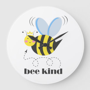 Gelukkige bijenprinses met kroon en slogan Bee Kin Grote Klok
