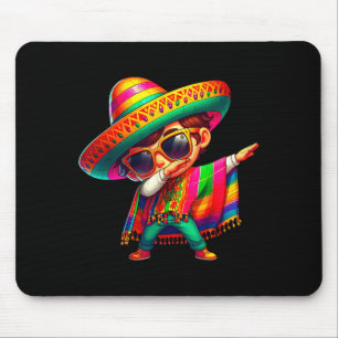Gelukkige cinco de mayo dabbing jongen man Mexicaa Muismat