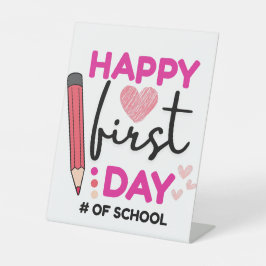 Gelukkige Eerste Dag van School, Schattigee Harten Reclamebord Met Voetstuk