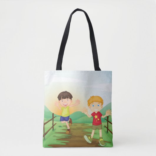 Gelukkige Kinder spelen buitenshuis Draagtas (Voorkant)