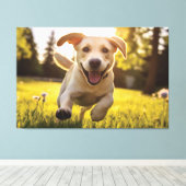 Gelukkige Labrador Puppy Running Canvas Afdruk (Insitu (Houten vloer))